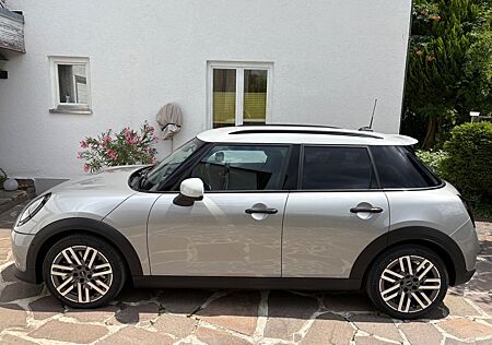 Mini Cooper S - 5 Türer - Classic Trim - neuwertig