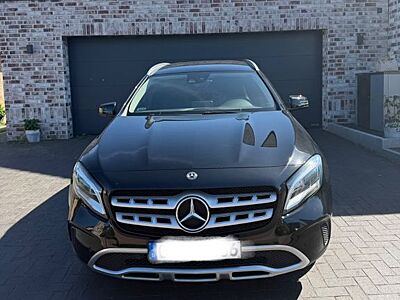 Mercedes-Benz GLA 250 4MATIC DCT -