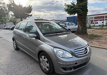 Mercedes-Benz B 200 Automatik LEDER/LAMELLENDACH