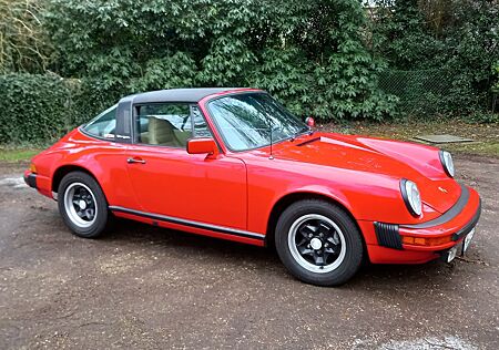Porsche 911 Urmodell 911 SC 3.0 Targa 1982 G-Model Imperialrot/Beige