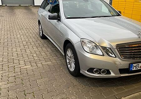 Mercedes-Benz E 200 CGI T BlueEFFICIENCY ELEGANCE