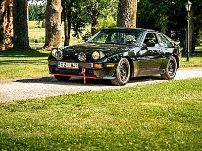 Porsche 944