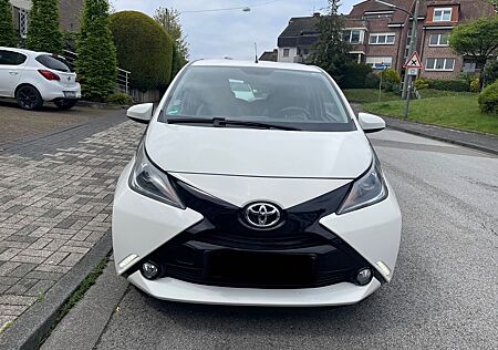 Toyota Aygo (X) Aygo (X) 1,0-l-VVT-i x x