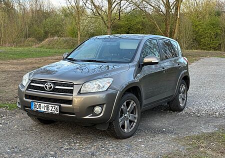 Toyota RAV 4 2,2-l-D-4D 4x4 Executive Automatik Exe...