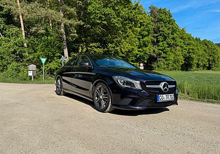 Mercedes-Benz CLA 200 - elegante weiße Voll-Lederausstattung