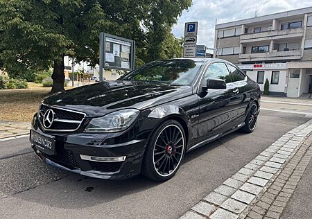 Mercedes-Benz C 63 AMG *Perfor.Package*Keyless*Pano