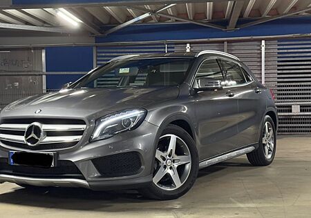 Mercedes-Benz GLA 180 AMG Line AMG Paket AppleCarplay