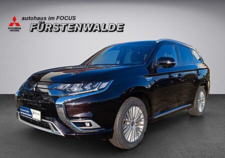 Mitsubishi Outlander 2.4 MIVEC PLUG-IN HYBRID 4WD Top