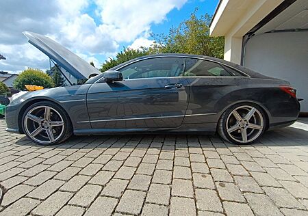 Mercedes-Benz E 350 CGI Coupé