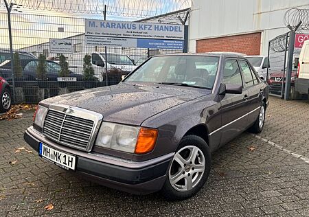 Mercedes-Benz 220 E 124 Automatik 3.Hand Schiebedach Oldtimer