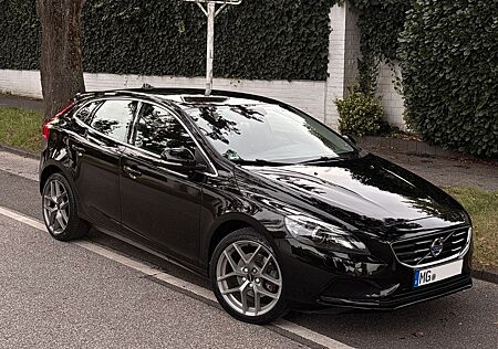 Volvo V40 D3 Momentum 2.0L 150PS 4-CYL/ Borbet Brembo