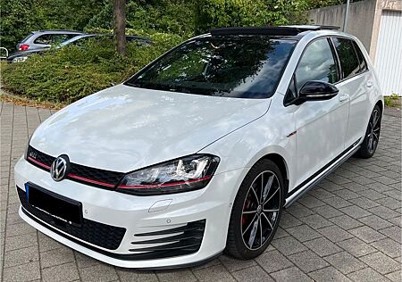 VW Golf Volkswagen GTI 2.0 DSG Pano Dynau ACC Kam Standh Oryxw