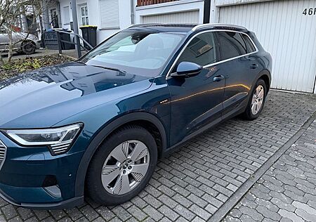 Audi e-tron 50 quattro -