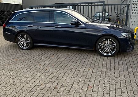 Mercedes-Benz E 400 4MATIC T AMG Line Autom. AMG Line
