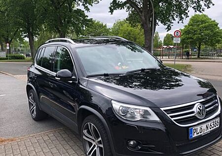 VW Tiguan Volkswagen 2.0 TSI 147kW DSG 4MOTION Sport & Sty...