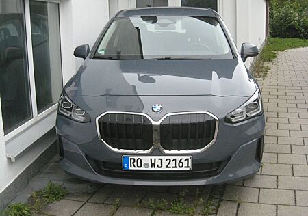 BMW 218d Active Tourer ParkAss/SHZG/AHG/ Garantie