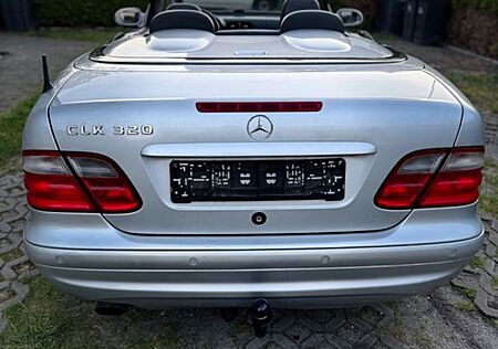 Mercedes-Benz CLK 320 SPORT Sport Cabrio V6 AMG Automatik W208