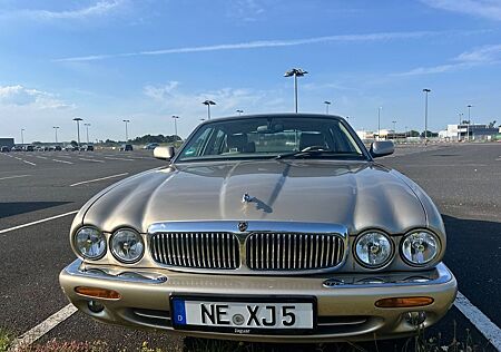 Jaguar XJ8 4.0- Sovereign