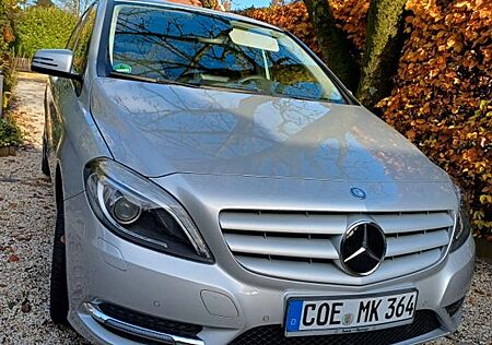 Mercedes-Benz B 200 CDI - Blue 7G DCT-AHK-XENON-NAVI-PTS -SHZ