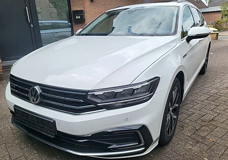 VW Passat Variant Volkswagen GTE Panorama AHK LED SHzg NAV