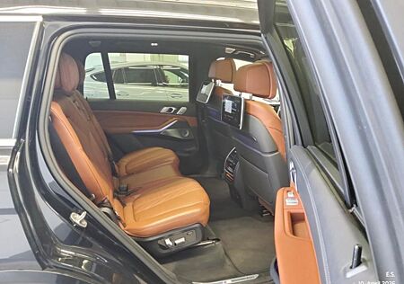 BMW X7 M50d *BOWERS & W* SKY LOUNGE* TV* EXCLUSIV*
