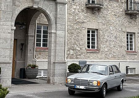 Mercedes-Benz 230 E W123