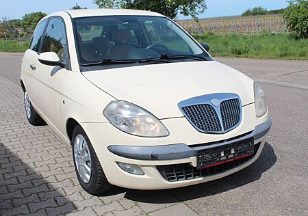 Lancia Ypsilon 1.4 16v MOMODesign