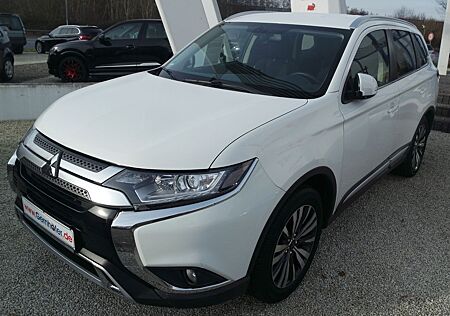 Mitsubishi Outlander CVT Activ 2WD 1. Hand AHK