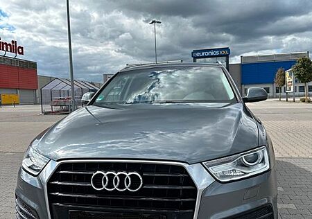 Audi Q3 - S-Line, 19 Zoll. Diesel, 8fach Bereift
