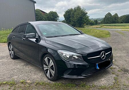 Mercedes-Benz CLA 180 Shooting Brake -