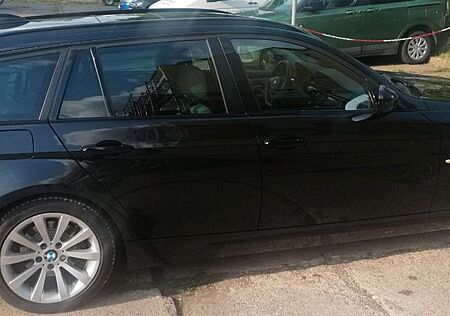 BMW 320i Touring Edition Exclusive Edition Exclusive