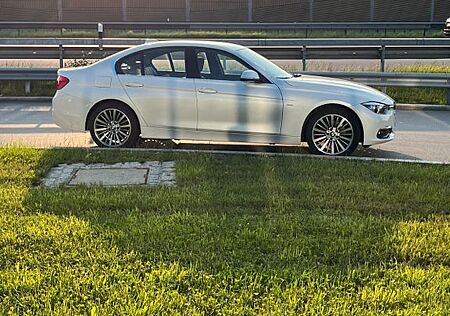 BMW 320d xDrive Luxury Line