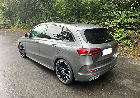 Mercedes-Benz B 220 DCT -