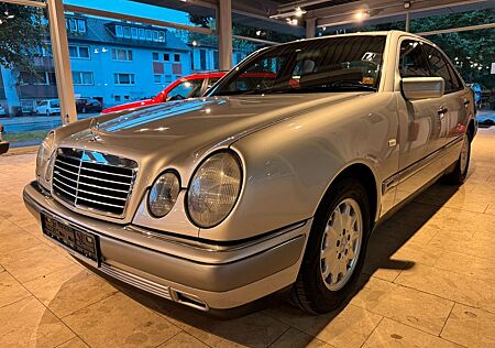 Mercedes-Benz E 250 Turbodiesel 119000 km TOP Sammlerzustand