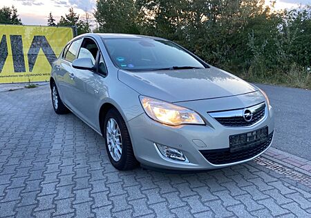 Opel Astra J Lim. 5-trg. Edition