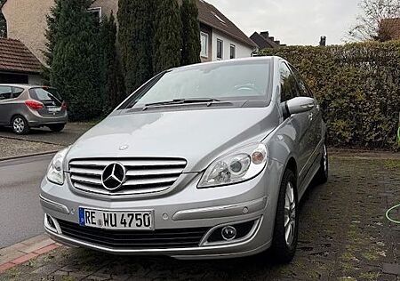 Mercedes-Benz B 200 - 1. Hand Rentnerfahrzeug TÜV 2027