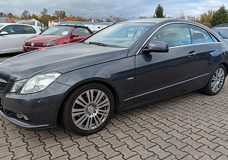 Mercedes-Benz E 200 CGI Coupe