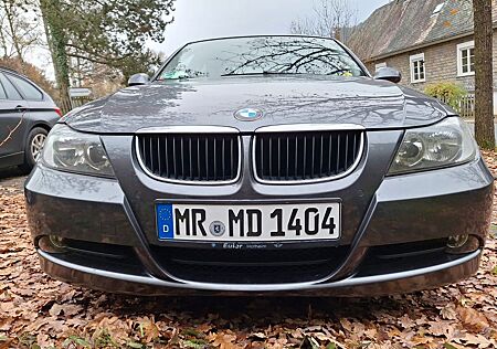 BMW 320i - E90