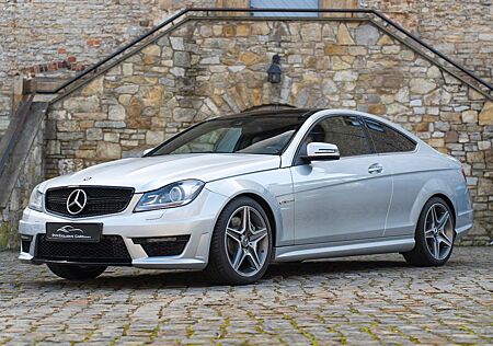 Mercedes-Benz C 63 AMG Coupé Bixenon Kam Nav Pano Harman