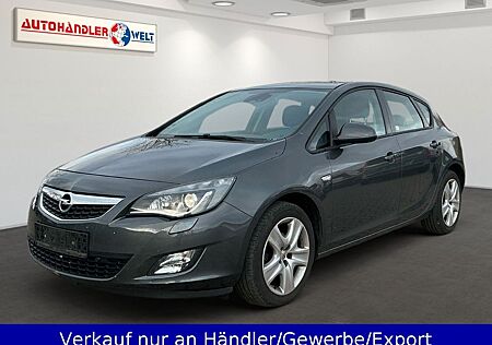 Opel Astra J Lim. 1.6 Xenon Navi Edition