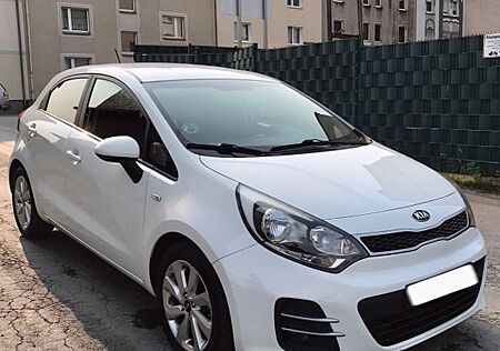 Kia Rio Euro6 Klimaauto SHZ PDC MFL Scheckheft 2Hand