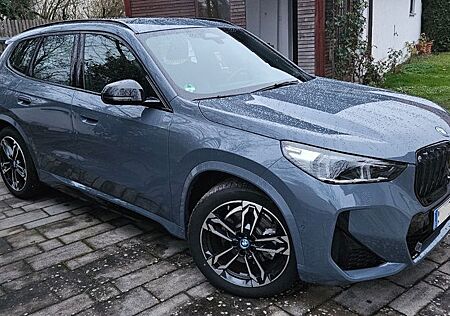 BMW iX1 xDrive30, M-Sportpaket, Headup, AHK
