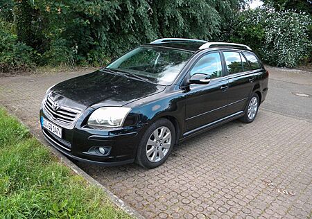 Toyota Avensis Combi 1,8-l-VVT-i Team Team