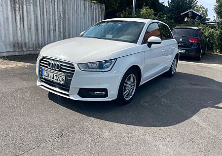 Audi A1 Sportback basis Navi Tempomat Sitzheizung