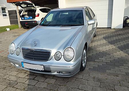 Mercedes-Benz E 200 CDI ELEGANCE TÜV, Grüne 4