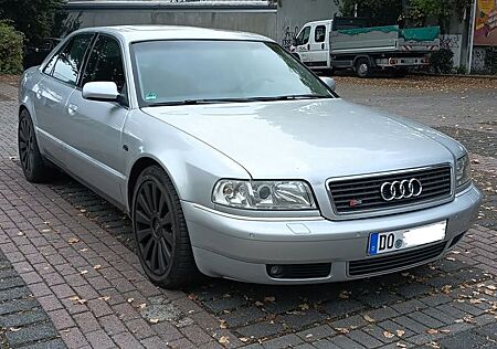 Audi A8 3.7 quattro