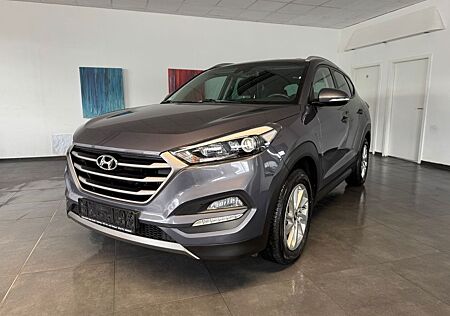 Hyundai Tucson Intro Edition 4WD TüV Inspektion NEU