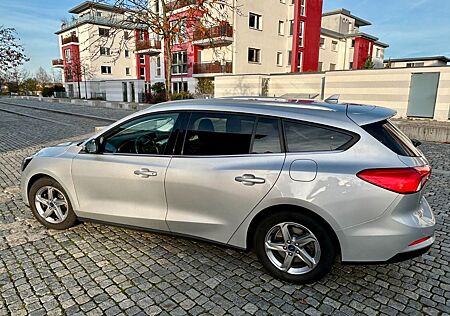 Ford Focus 1,0 EcoBoost 74kW Cool & Connect Turni...
