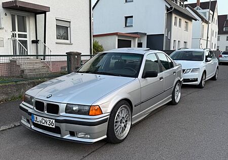 BMW 320i E36