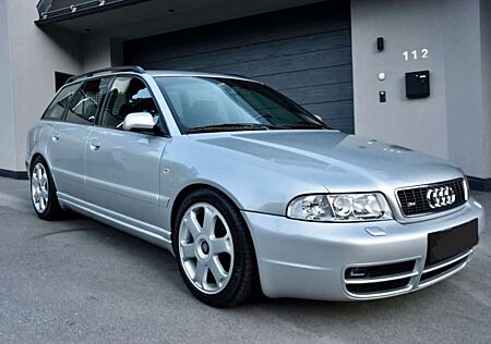 Audi S4 2.7 quattro Avant -